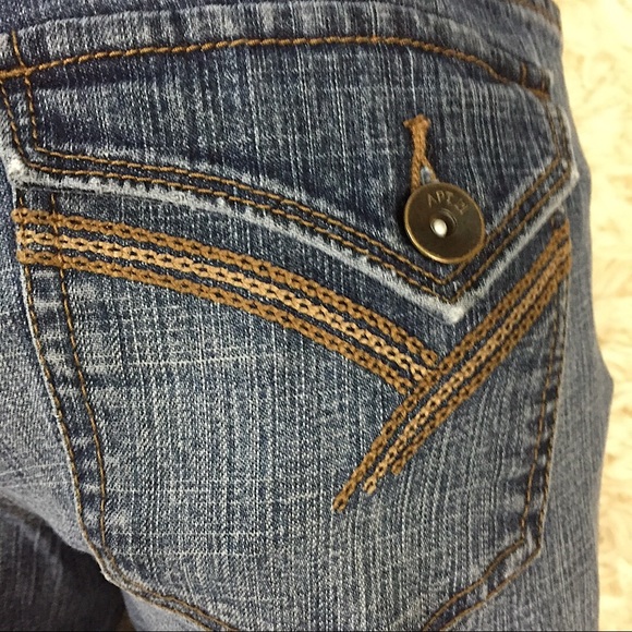 Low Rise Jeans- figure flattering - Size 4 - Picture 5 of 8